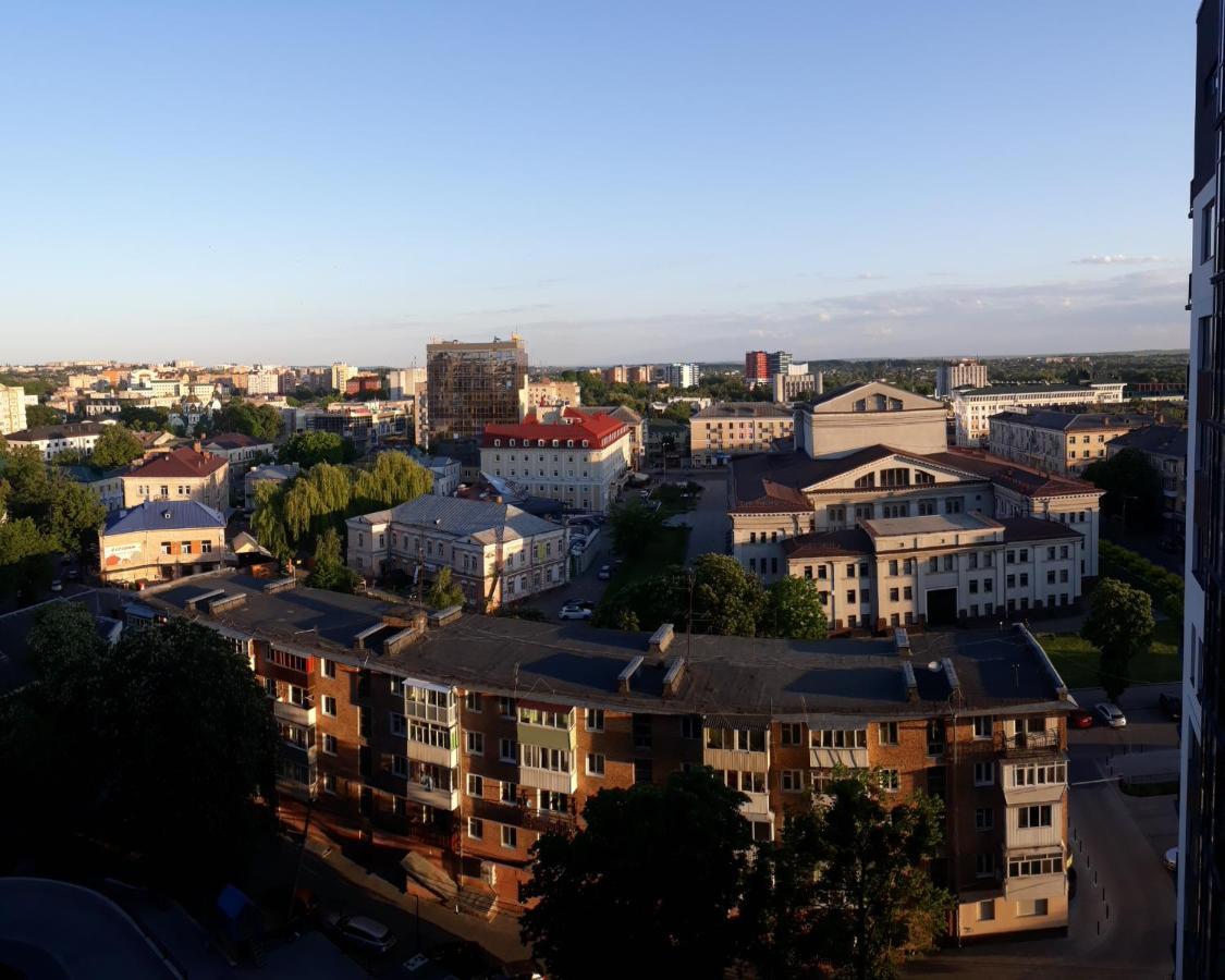 Чудова Квартира В Центрі Міста Riwne Exterior foto